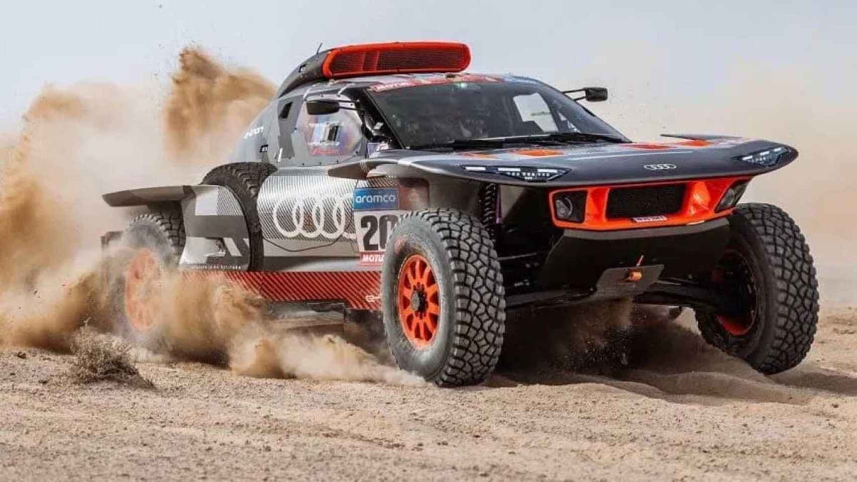 Un coche en una competición del Dakar