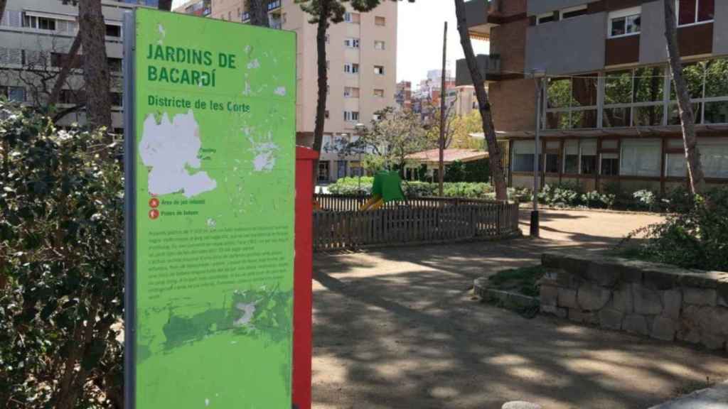 Acceso a los jardines de Bacardí