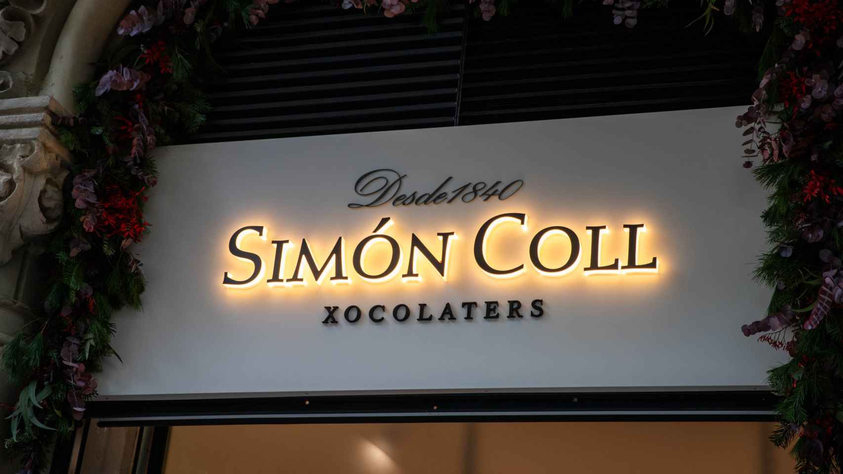 Cartel de la nueva chocolatería Simón Coll