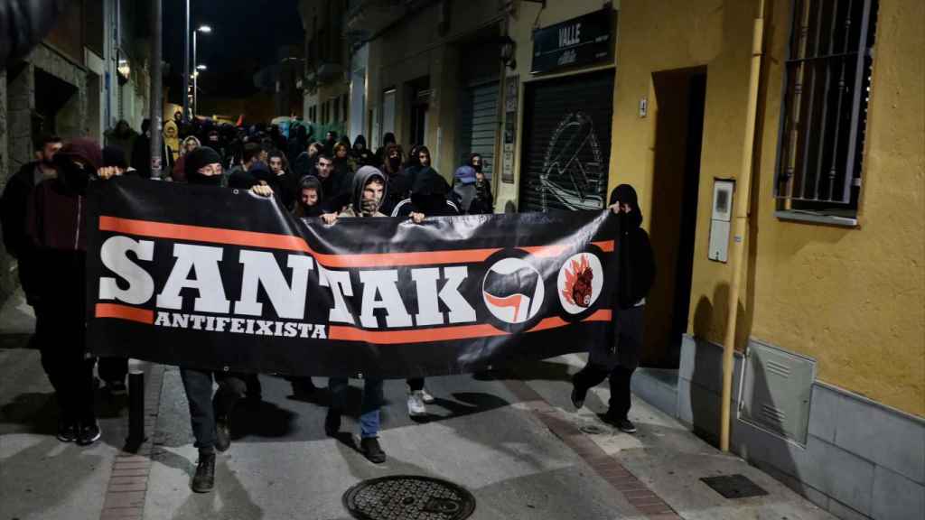 Manifestantes prookupas se concentran en Santa Coloma