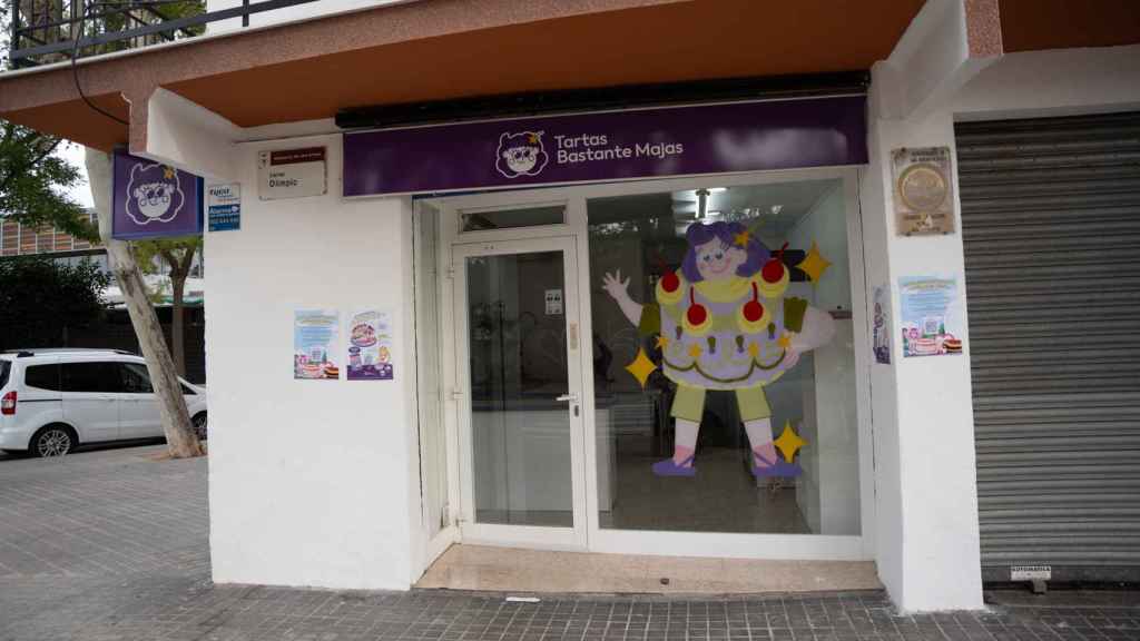 Exterior del local Tartas Bastante Majas en Sant Adrià