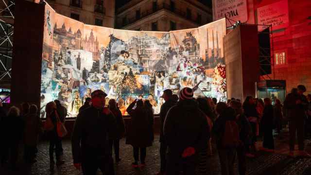 Opiniones divididas por el nuevo belén de la plaza de Sant Jaume en Barcelona