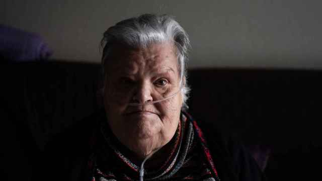 El tormento de Paquita, una anciana de 97 años que vive en un cuarto sin ascensor en Badalona