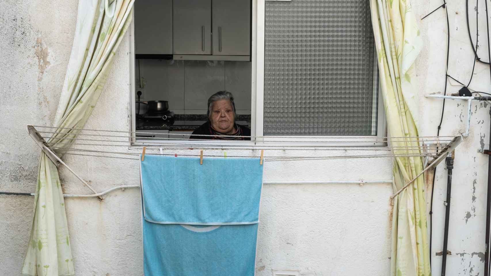 Paquita, una anciana de 97 años que vive sola en un cuarto sin ascensor en Badalona