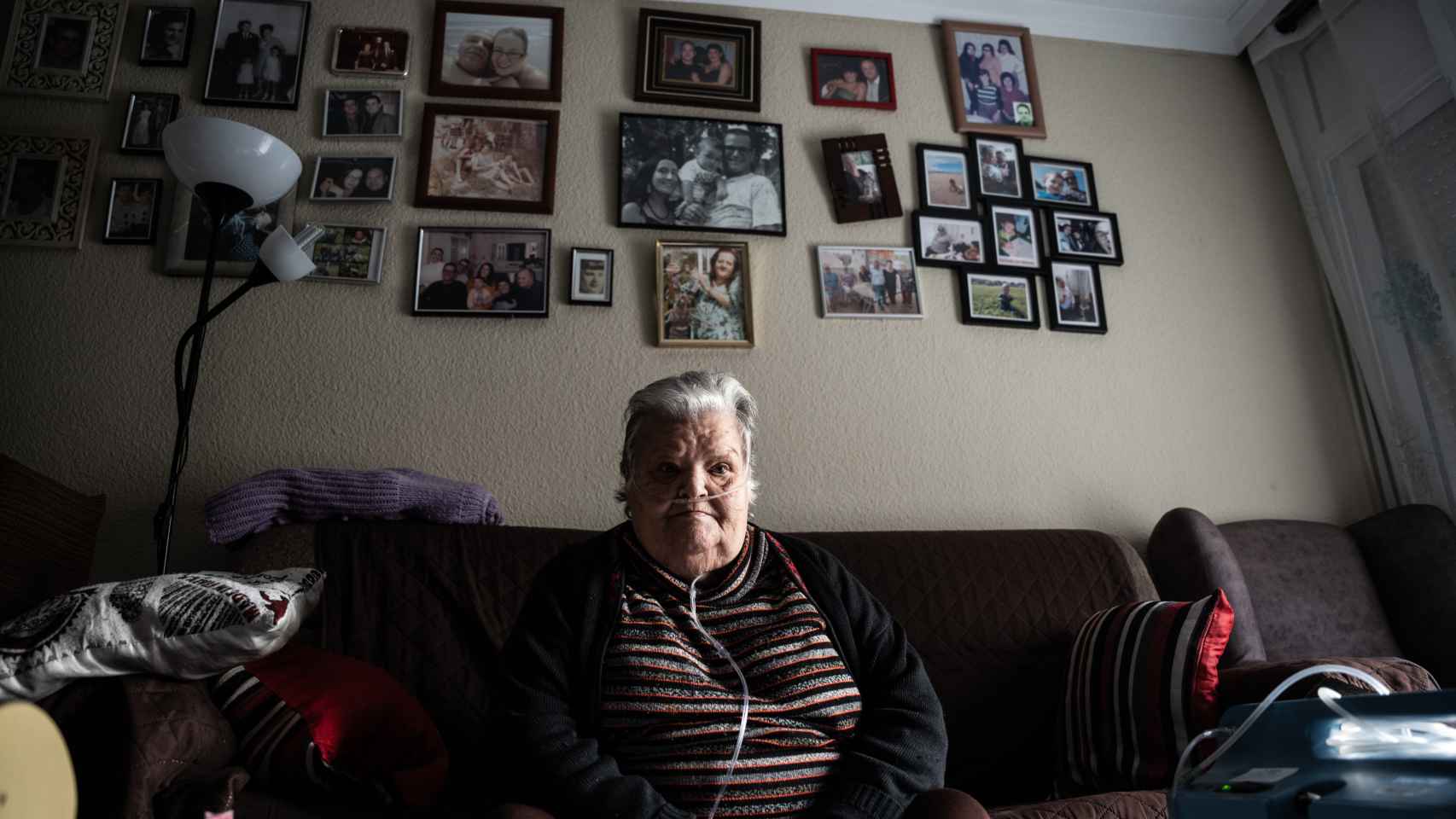 El tormento de Paquita, una anciana de 97 años que vive en un cuarto sin ascensor en Badalona