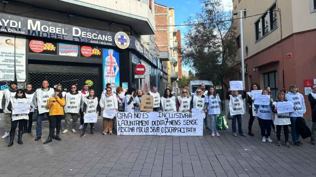 Familias de Gavà afectadas por el cese de la actividad acuática