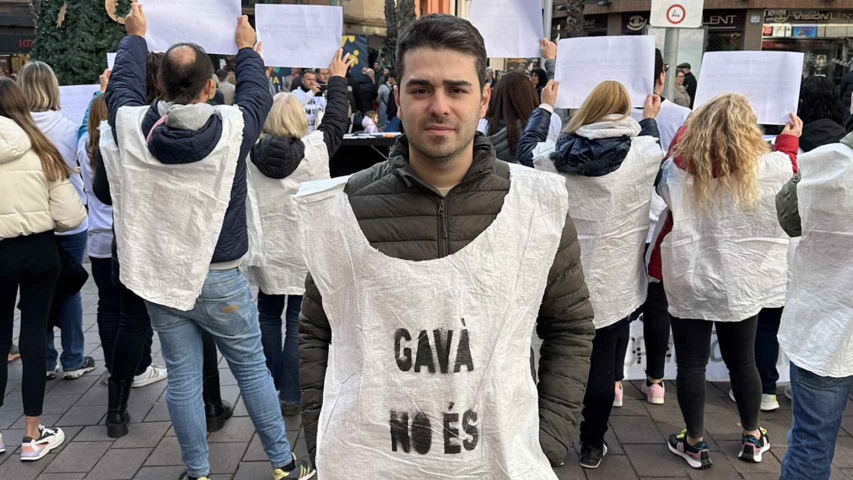Marc Cívico, portavoz de Vox-Gavà, en la manifestación convocada por las familias