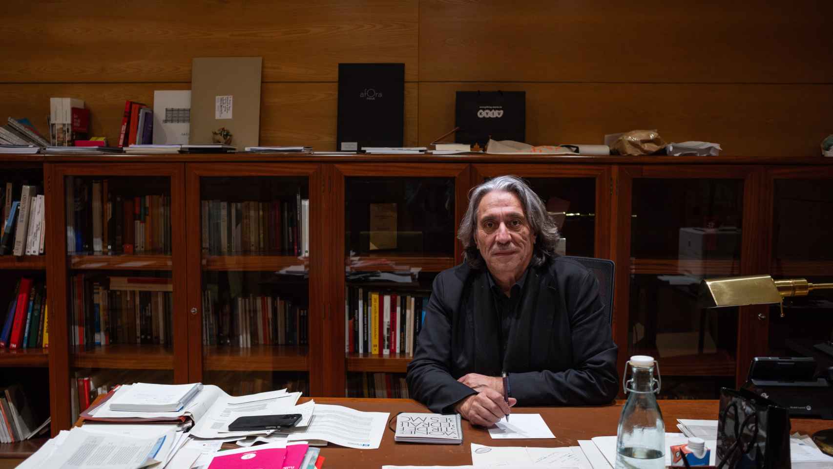 Xavier Marcé, en su despacho en el Palau de la Virreina con 'Metrópoli'