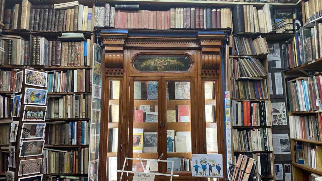 Imagen de la vidriera de la Librería del Palau