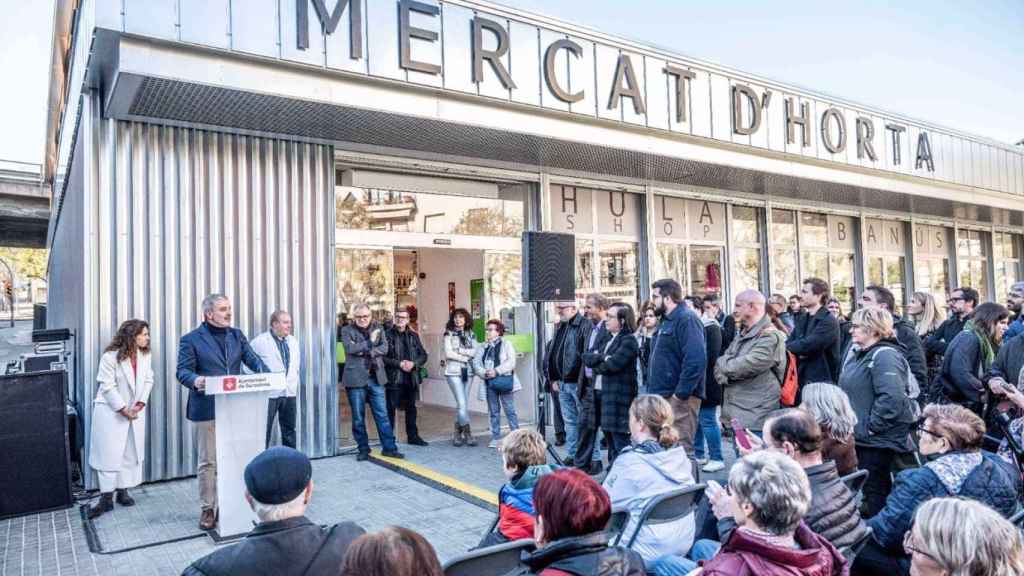 El alcalde de Barcelona, Jaume Collboni, en la inauguración del mercado provisional de Horta en Barcelona