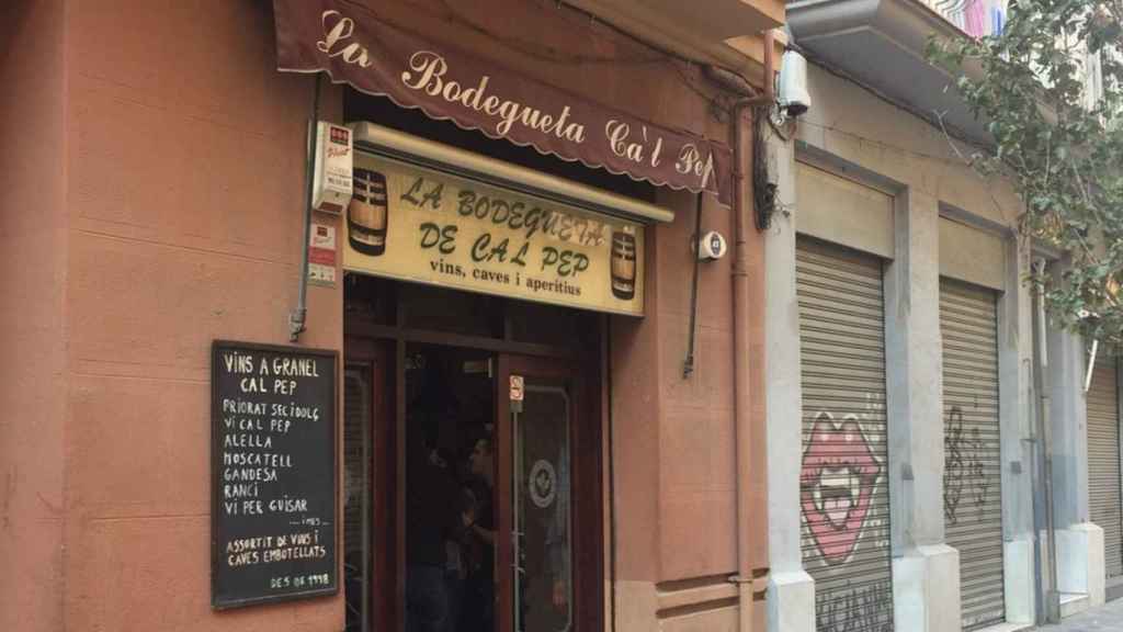 Entrada a la histórica bodega de Cal Pep de Gràcia