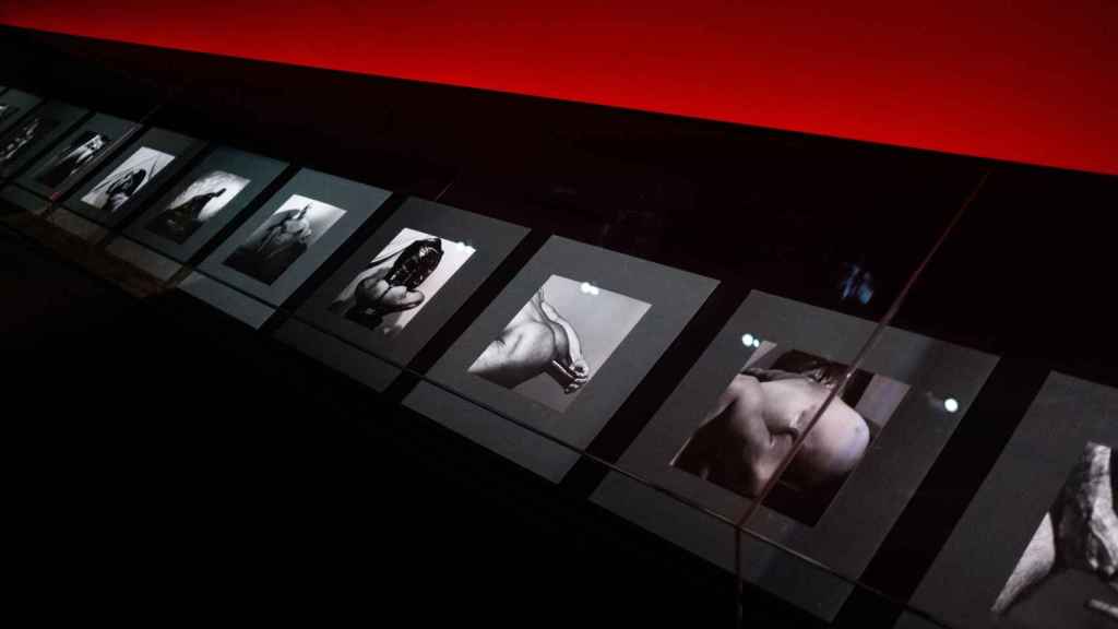 Fotografías de sadomasoquismo homosexual en el Museu de l'Art Prohibit