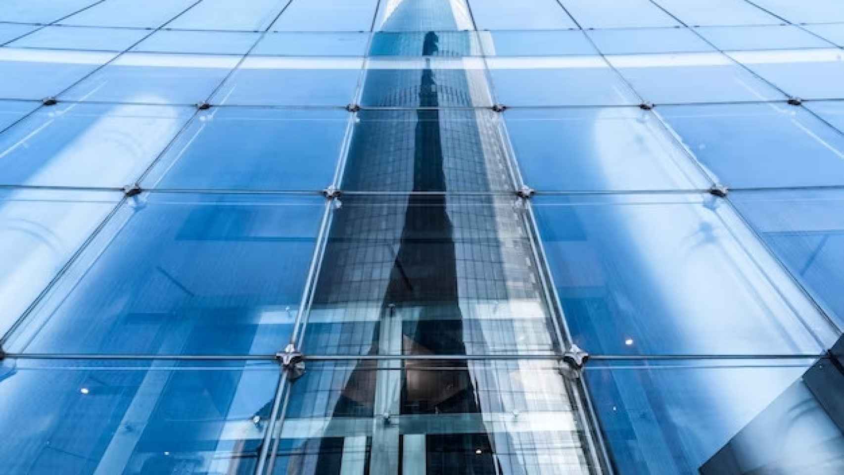 Imagen de los cristales de la fachada de un edificio