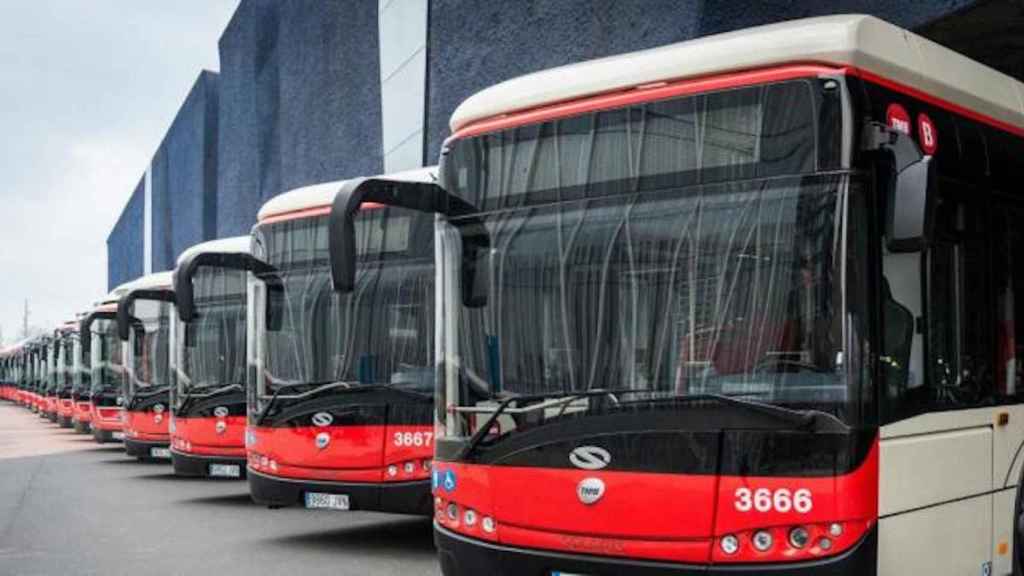 Flota de autobuses de TMB en una imagen de archivo