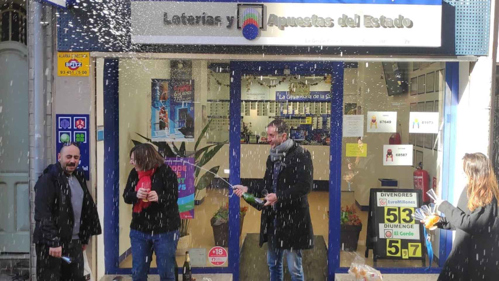 La administración de Badalona celebrando El Gordo