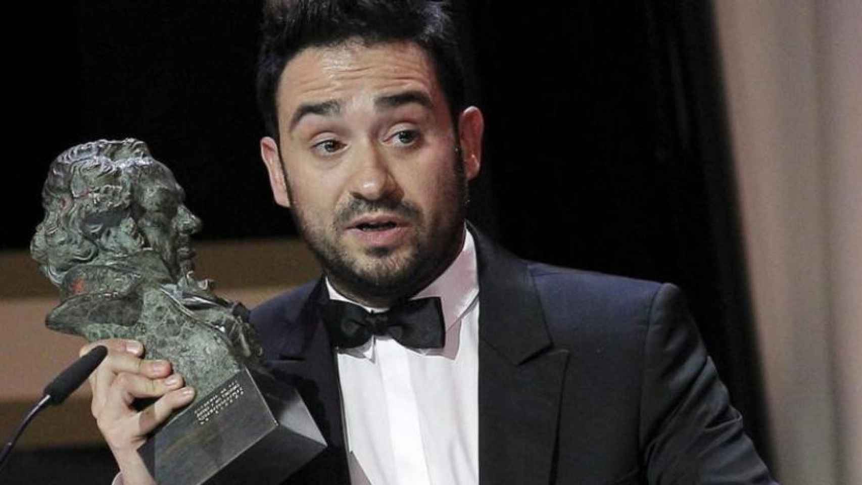 Juan Antonio Bayona con el Goya al mejor Director por 'Lo Imposible'