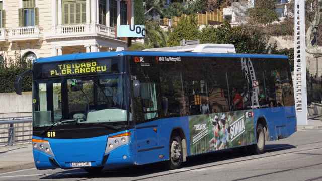 Uno de los autobuses que asciende hasta el Tibidabo