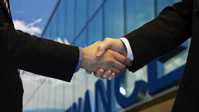 Apretón de manos tras un acuerdo