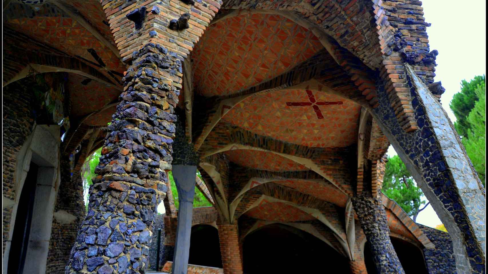 El pueblo modernista a media hora de Barcelona que esconde la obra más original de Gaudí