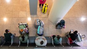 Pasajeros esperando en el Aeropuerto de El Prat