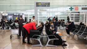 Pasajeros esperando en el Aeropuerto de Barcelona-El Prat