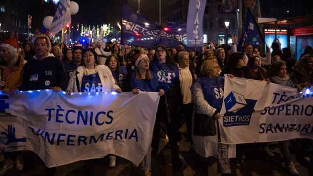 Cientos de técnicos sanitarios se manifiestan en Barcelona