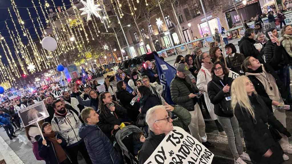 Manifestación de Técnicos Sanitarios, a su paso por paseo de Gràcia