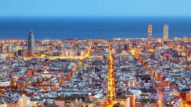 Panorámica de Barcelona con la ciudad iluminada / ARCHIVO
