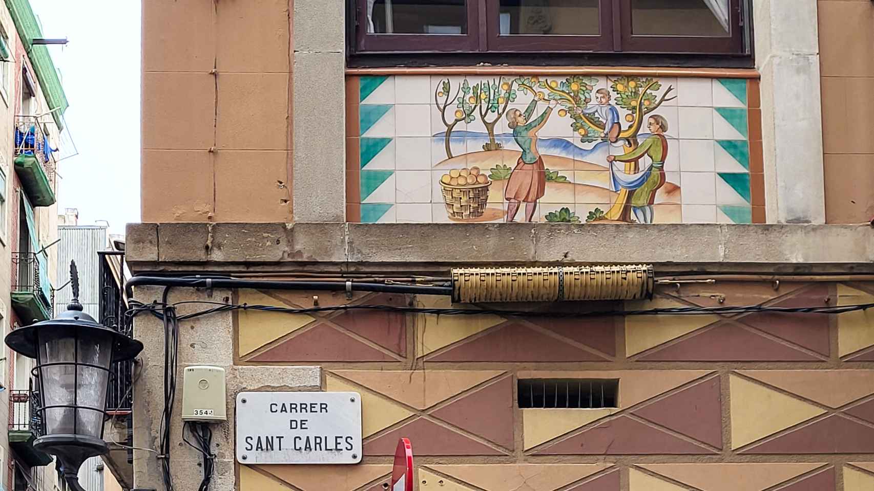 Calle en la que se encuentra el restaurante más antiguo de la Barceloneta