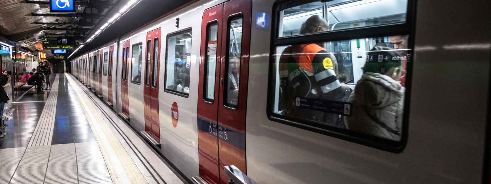 Barcelona renombra simbólicamente 153 estaciones de metro en