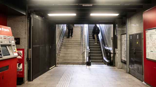 Escaleras de acceso al metro de Barcelona
