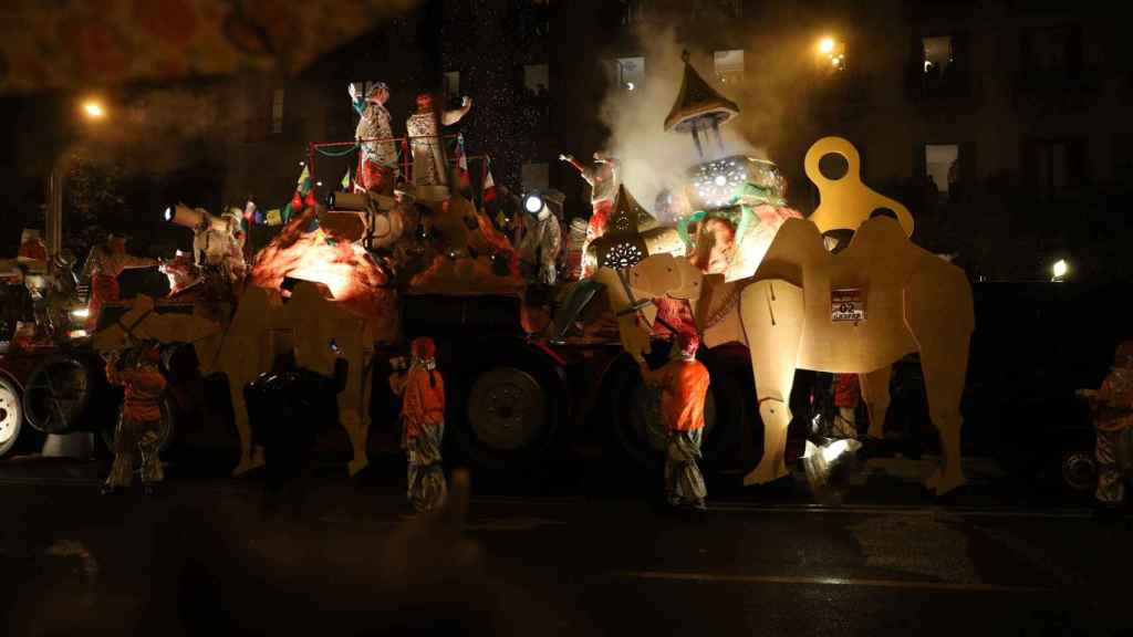 Los Reyes Magos saludan a los barceloneses, en 2024