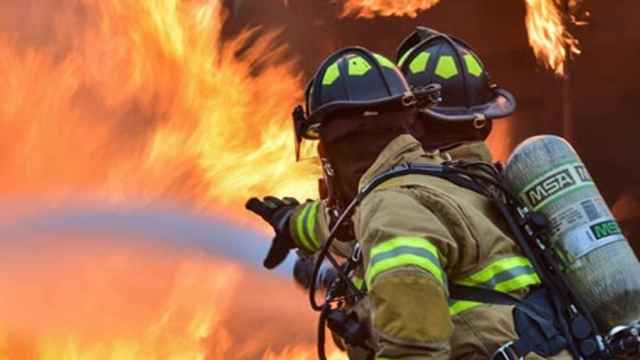 Efectivos de bomberos durante una actuación