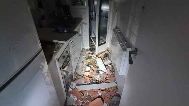 La cocina de un piso de Castelldefels tras una explosión de gas en su interior