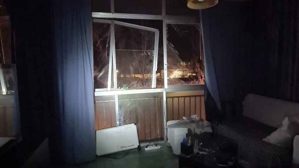 El salón de un piso de Castelldefels tras una explosión de gas en su interior