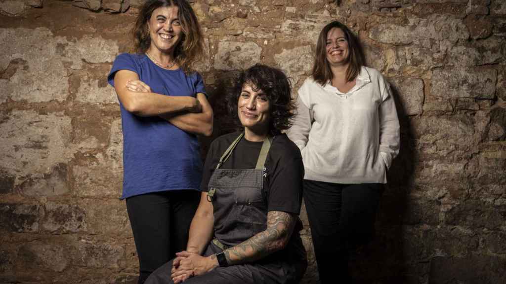 La chef Sara Valls junto al equipo de Xeixa