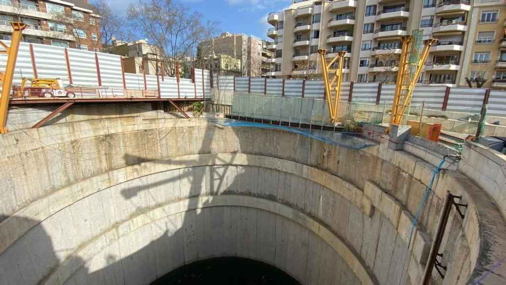 Pozo de la futura estación de la calle Mandri de Barcelona