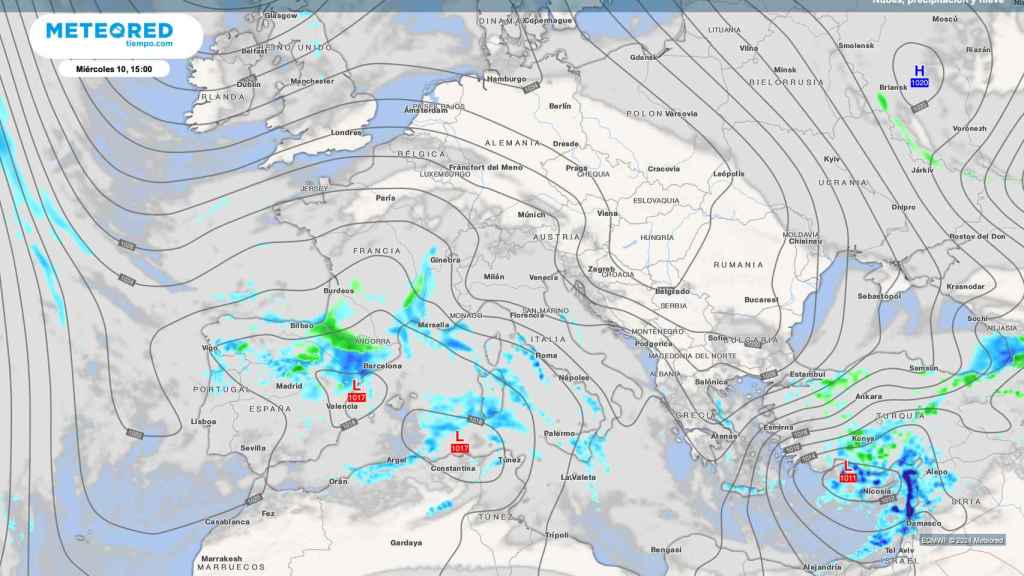 Mapa isobárico con previsión de nubes y precipitaciones