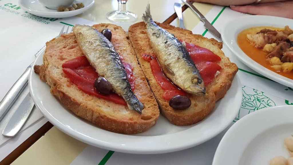 Tostada con sardinas de Can Vilaró