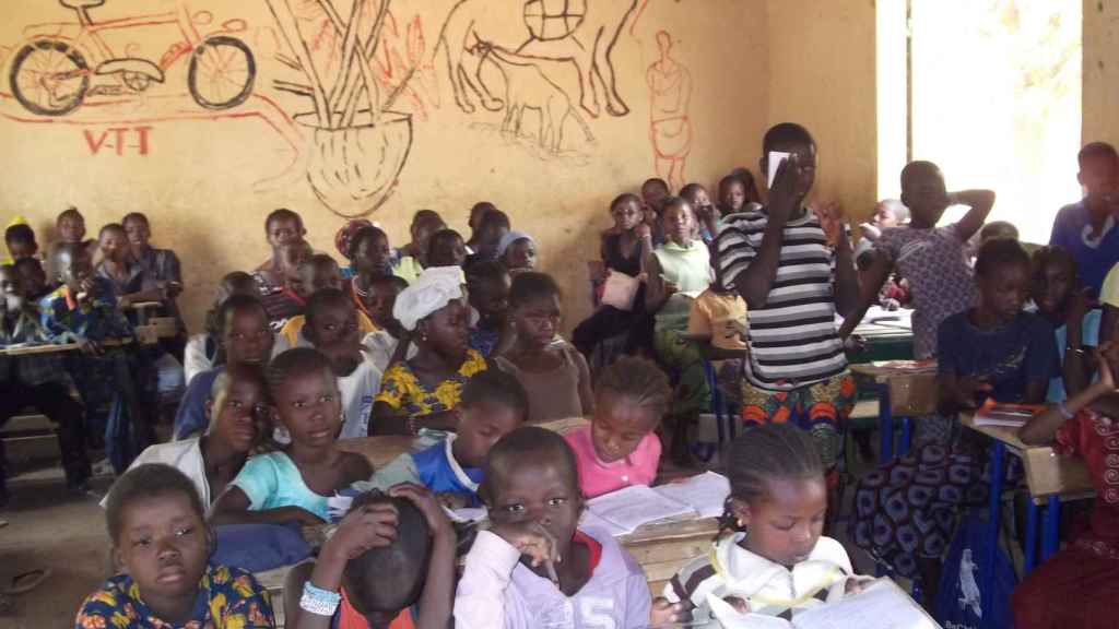 Alumnos de una escuela de Mozambique