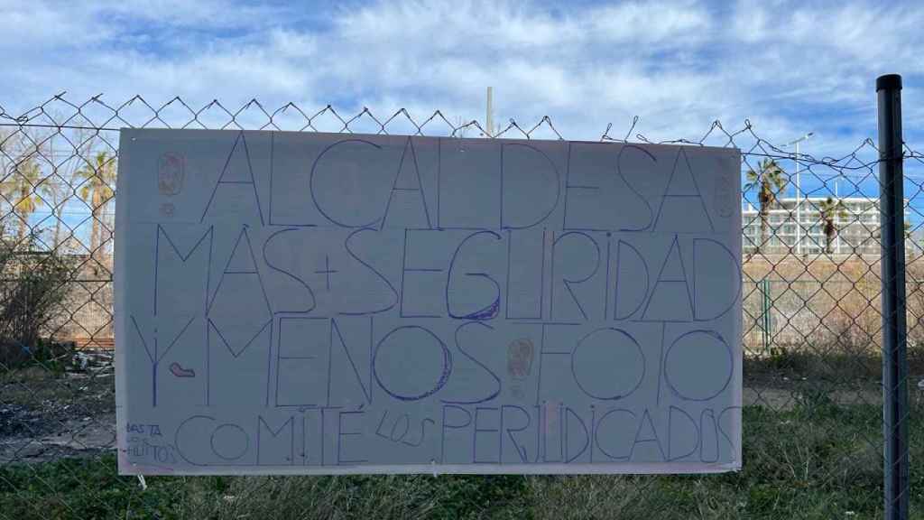 Uno de los carteles dirigidos a la alcaldesa en La Mina