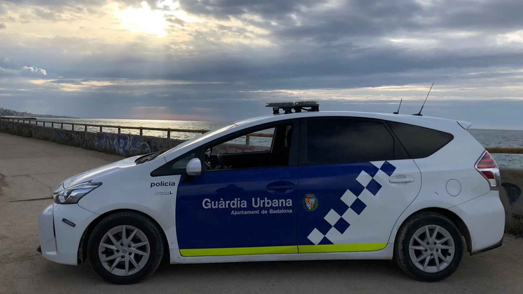 Un vehículo de la Guardia Urbana de Badalona