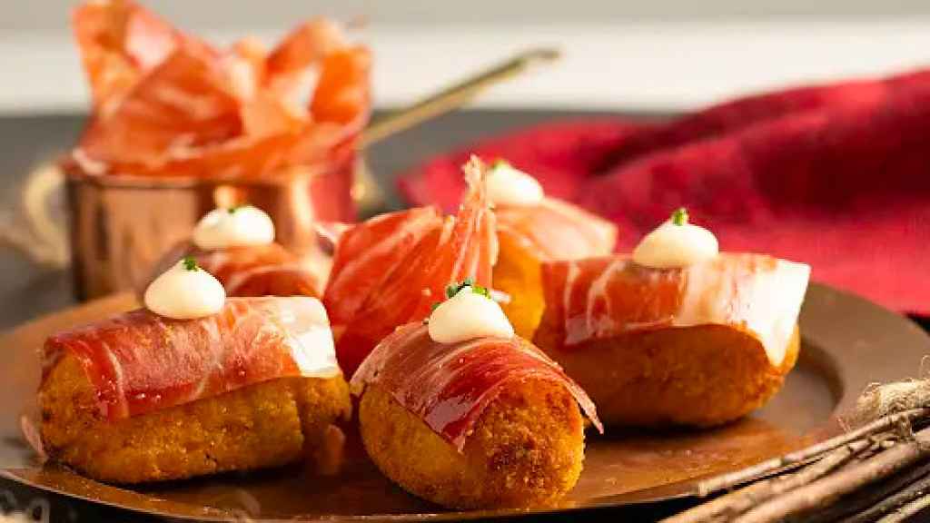 Surtido de croquetas de jamón de un restaurante de Barcelona