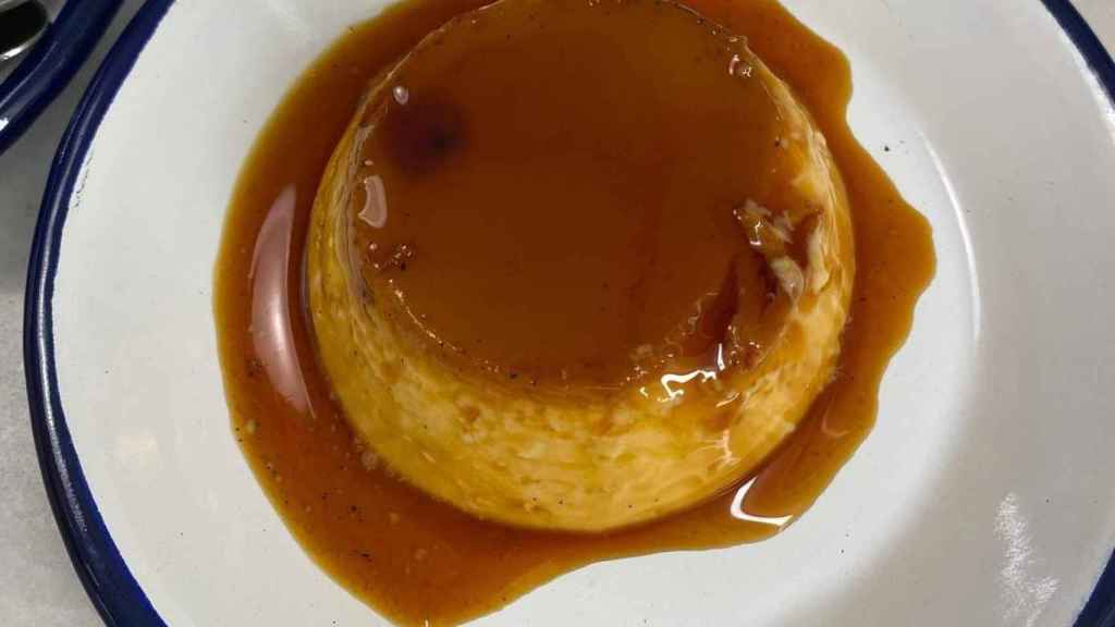 Imagen del flan que sirve de postre Varmuteo