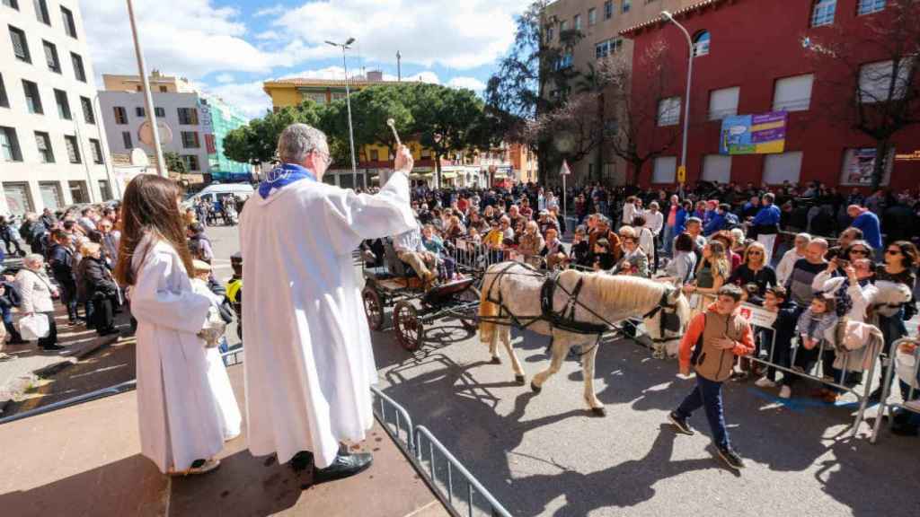 Imagen de archivo de la bendición de los Tres Tombs de Gavà