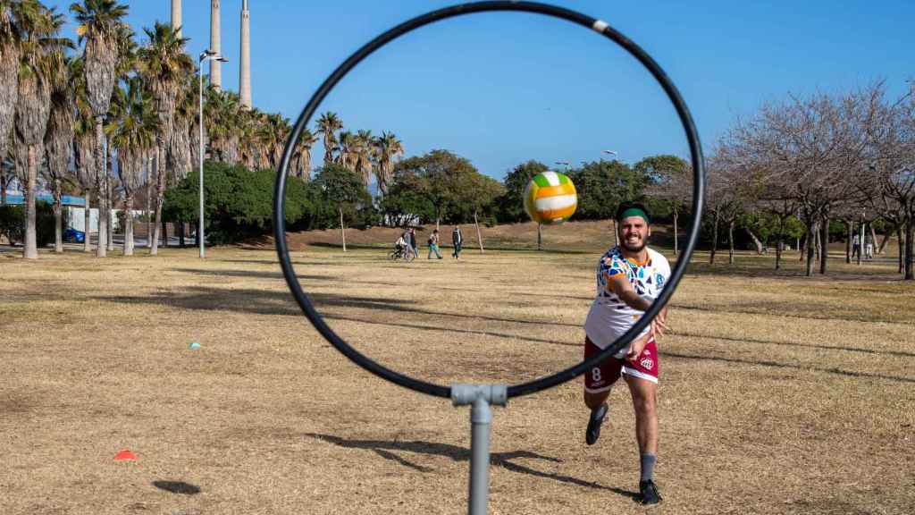 Jordi, el capitán del equipo, marcando un gol