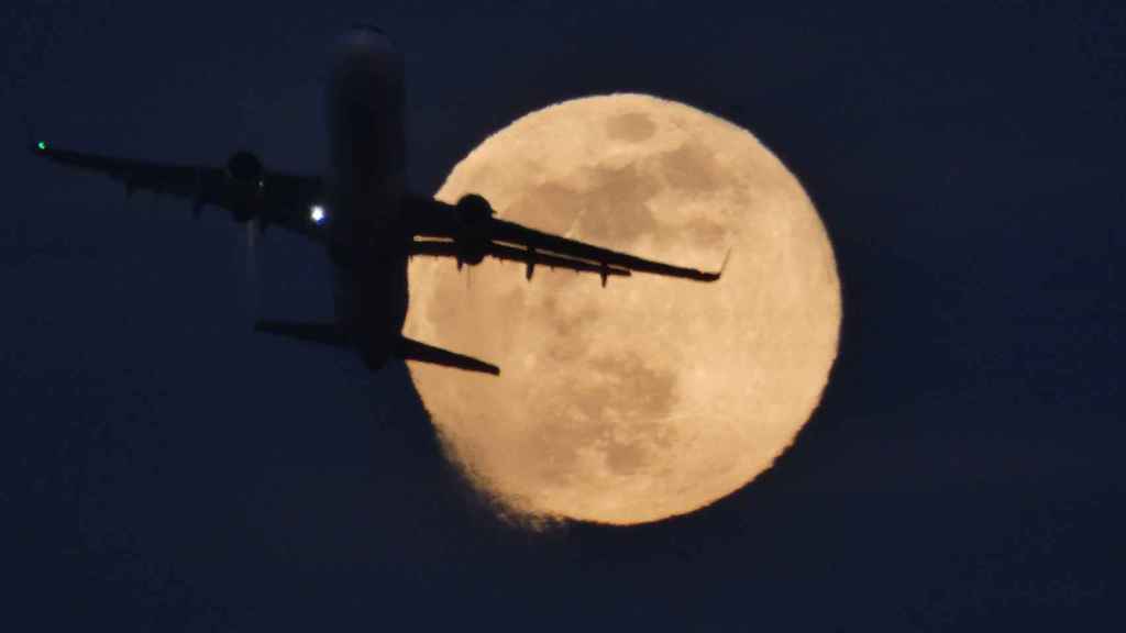 La luna llena vista desde Gavà