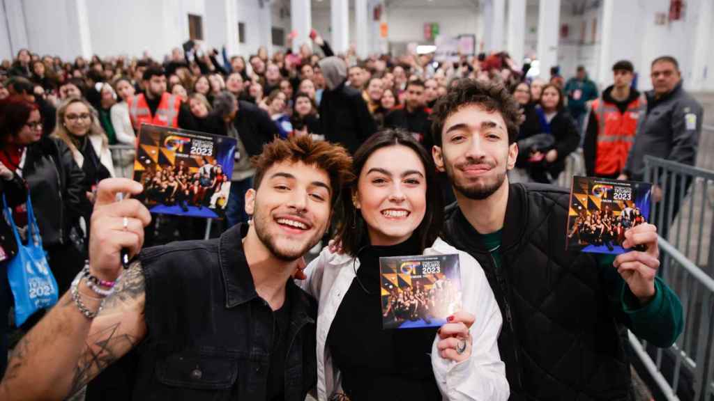 Los cantantes de Operación Triunfo durante la firma de discos en Barcelona