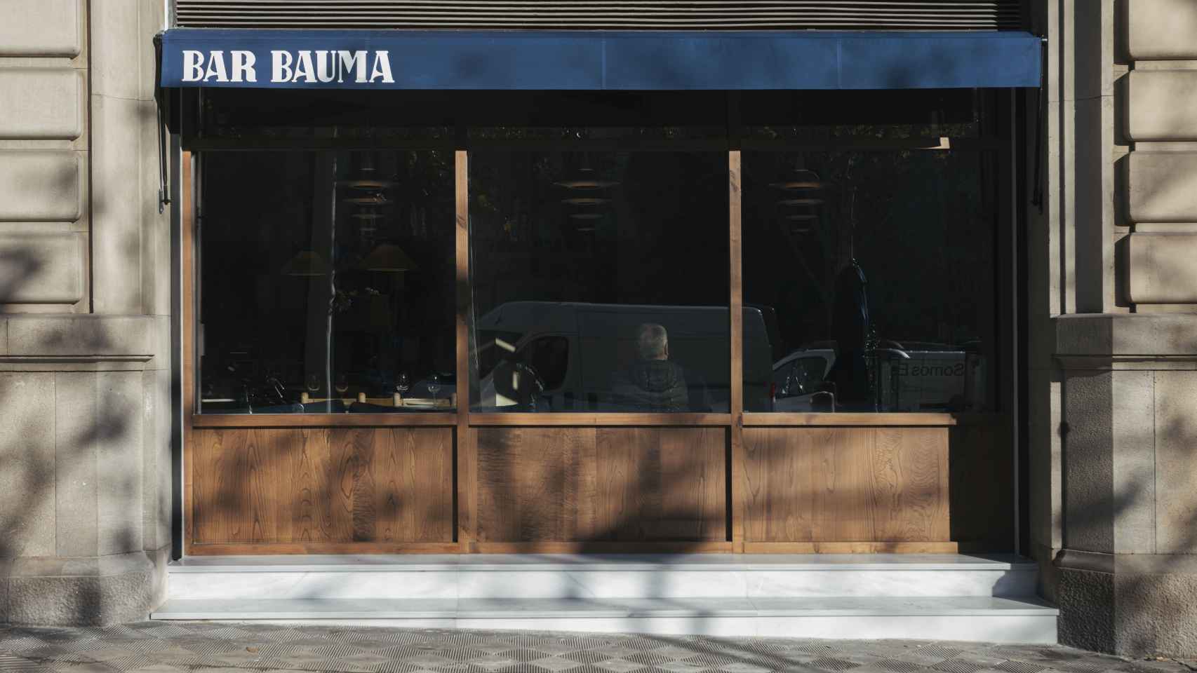 Exterior del emblemático Bar Bauma de Barcelona