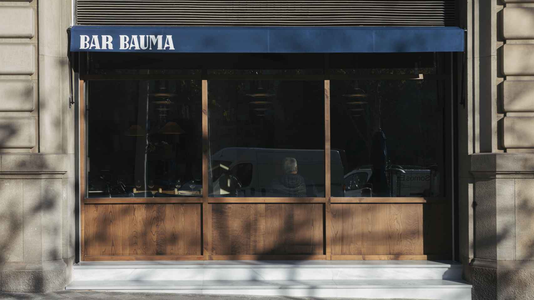 Exterior del emblemático Bar Bauma, en el Eixample de Barcelona